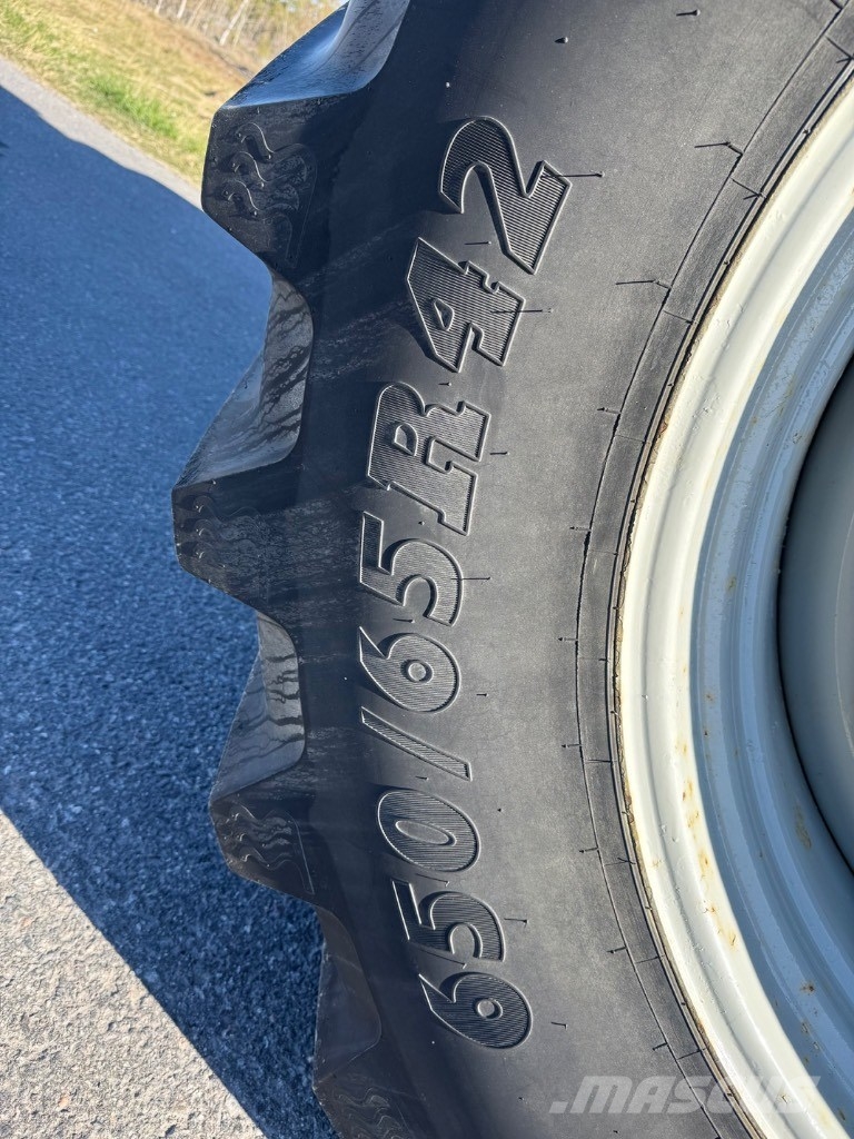 Valtra T 182 Versu Трактори