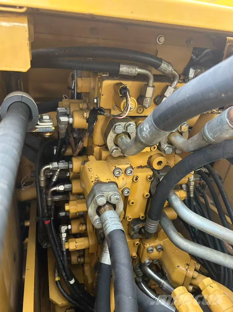 CAT 320E Bageri gusjeničari