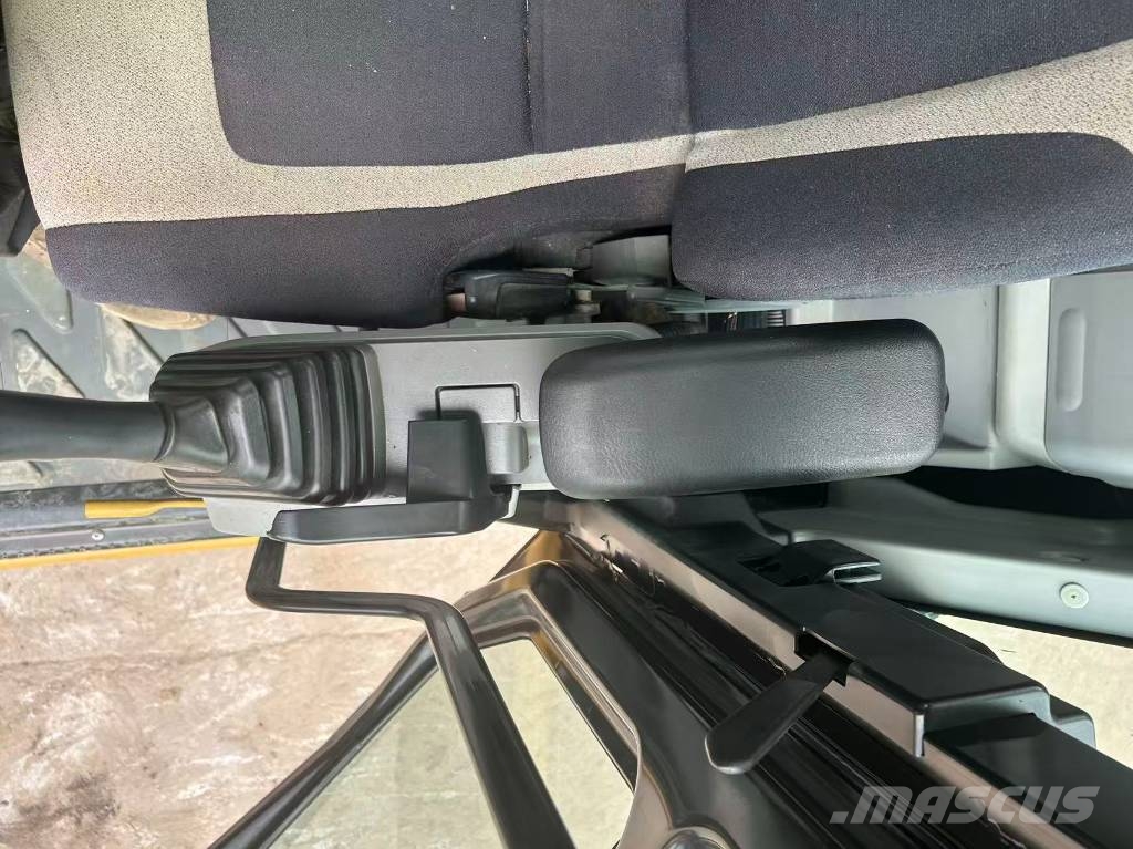 CAT 320E Bageri gusjeničari
