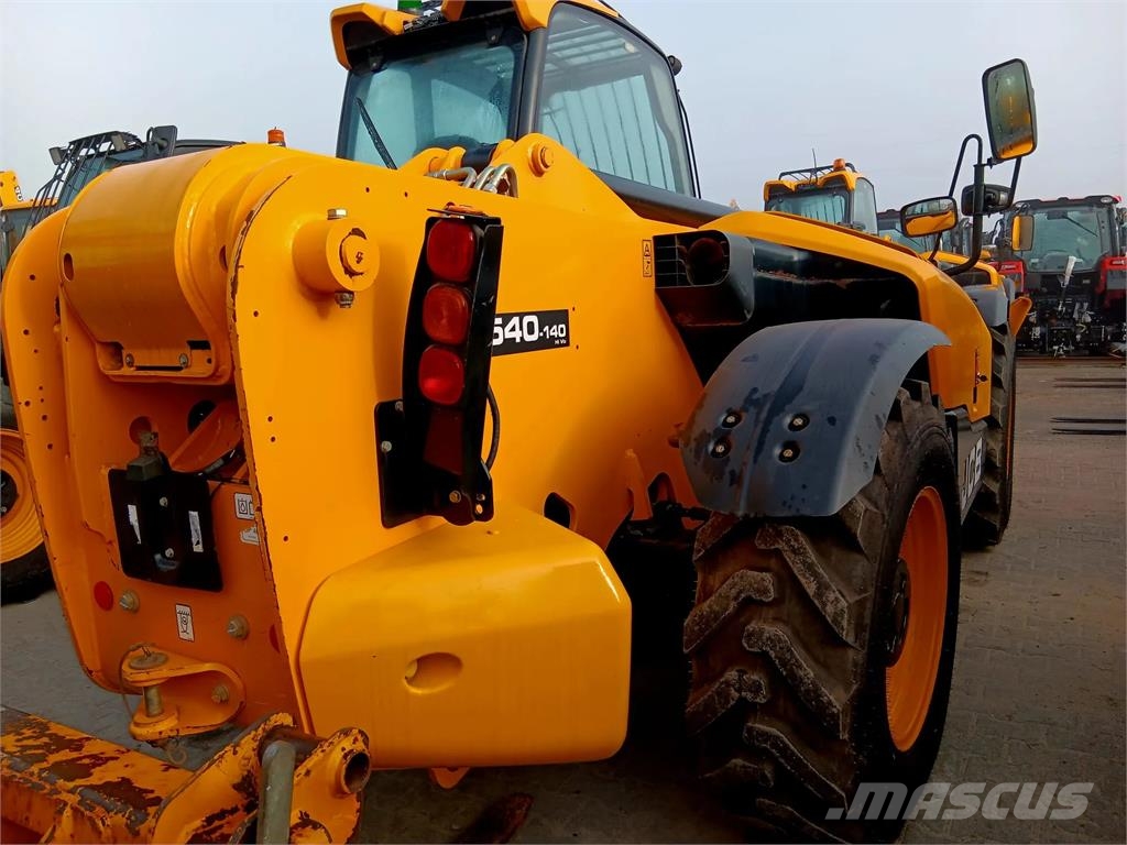 JCB 540-140 مناولات متداخلة