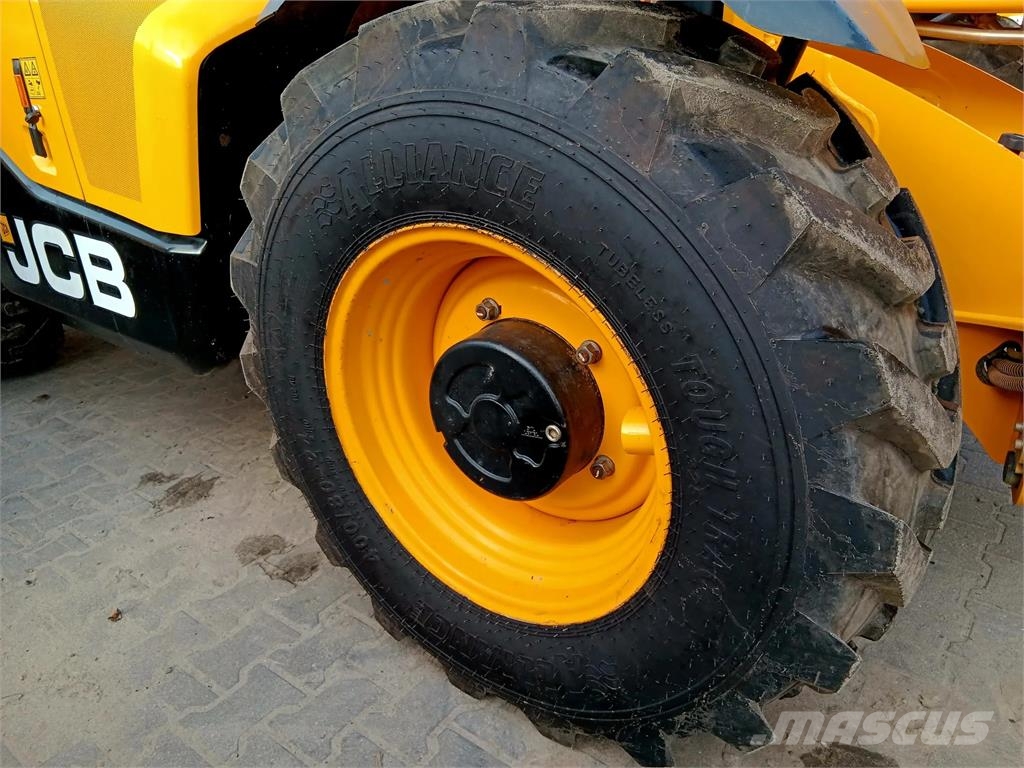 JCB 540-140 مناولات متداخلة