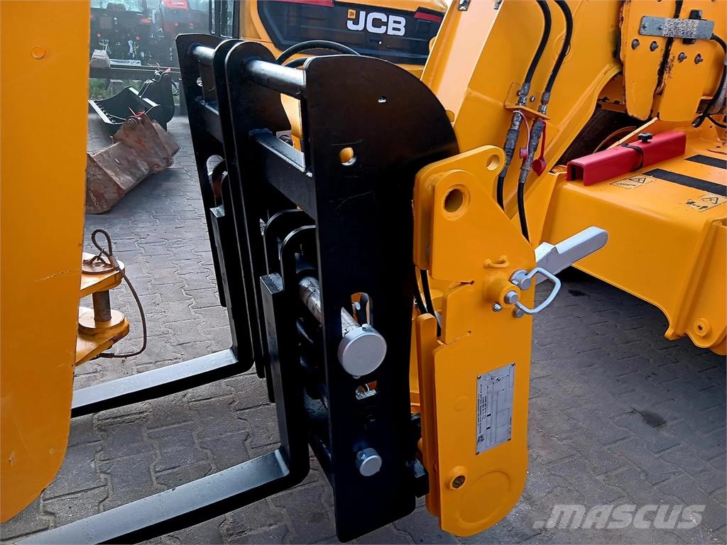 JCB 540-140 مناولات متداخلة
