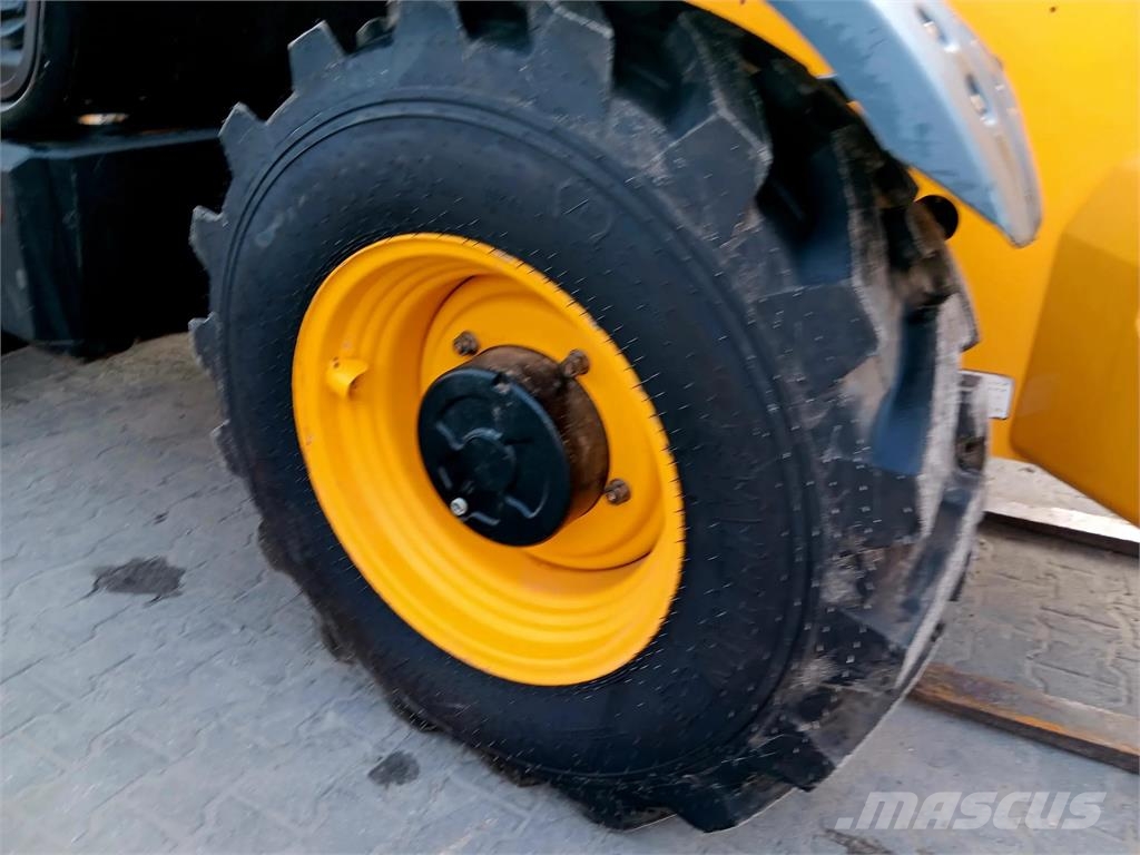 JCB 540-140 مناولات متداخلة