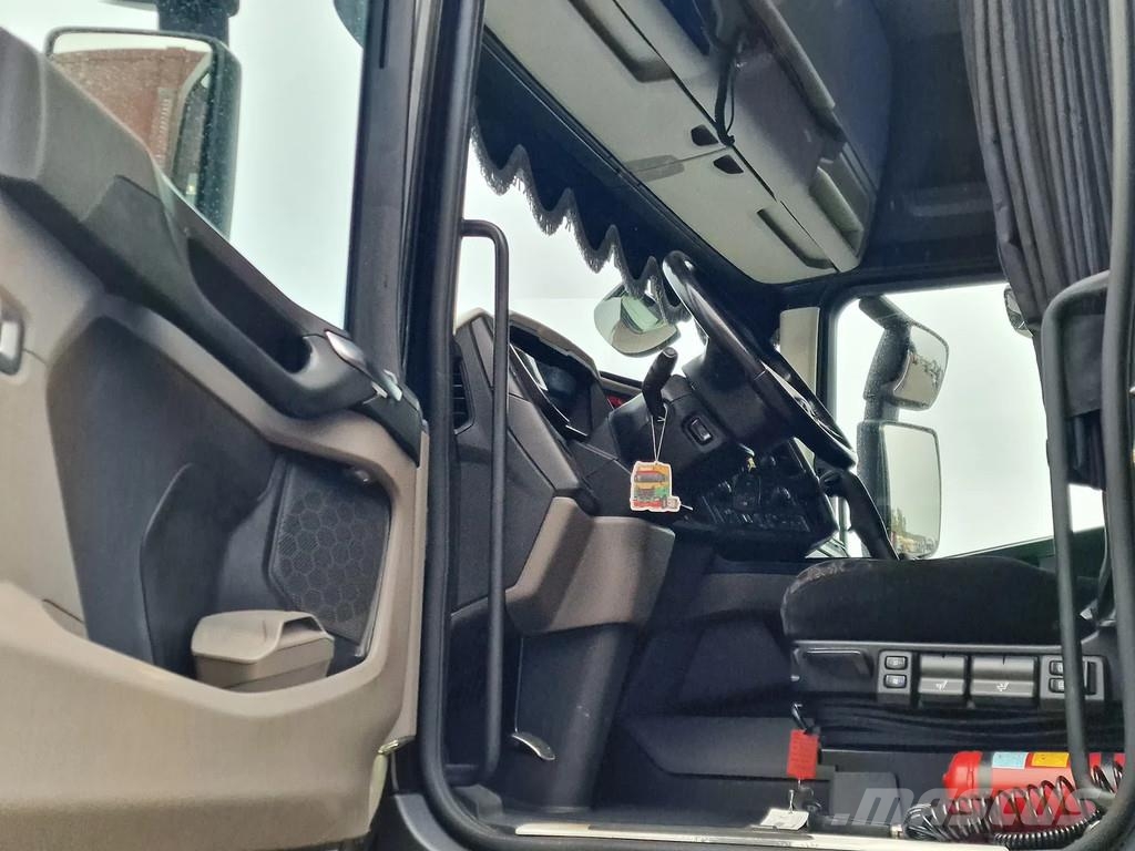 Scania R650 V8 NGS Highline 6x4 - Manual gearbox with ret Trekkvogner
