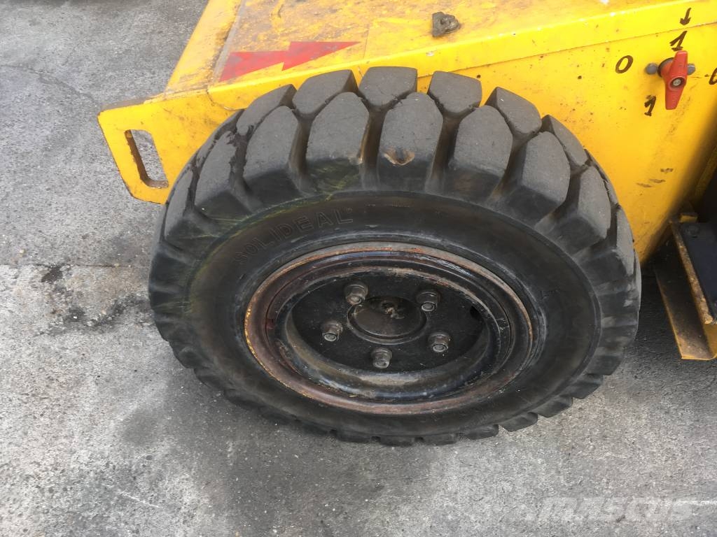 Haulotte HA12-I V-3104 FOR EXPORT ONLY EO Вертикальні щоглові підйомники