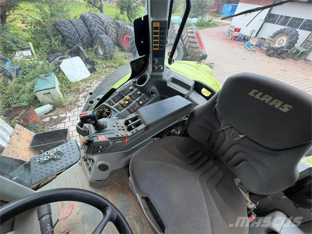 CLAAS Axion 810 CIS+ الجرارات