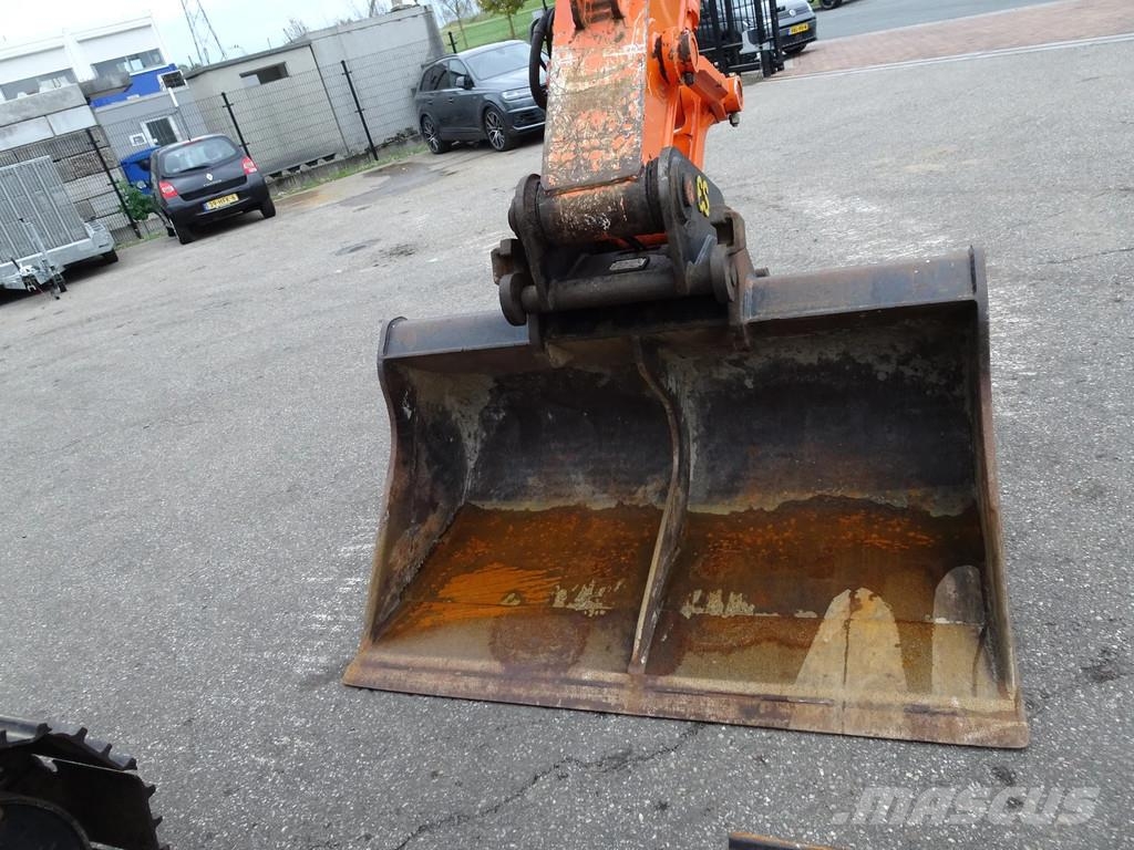 Hitachi ZX180LCN-5B ZX180 Roomikekskavaatorid