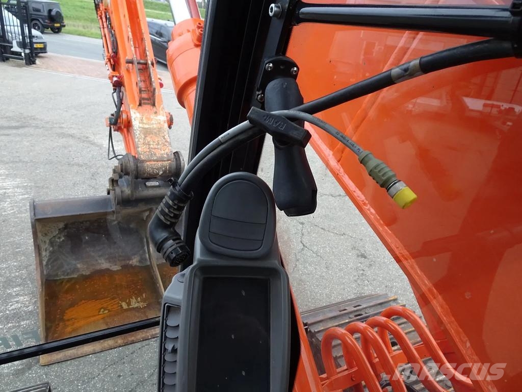 Hitachi ZX180LCN-5B ZX180 Roomikekskavaatorid