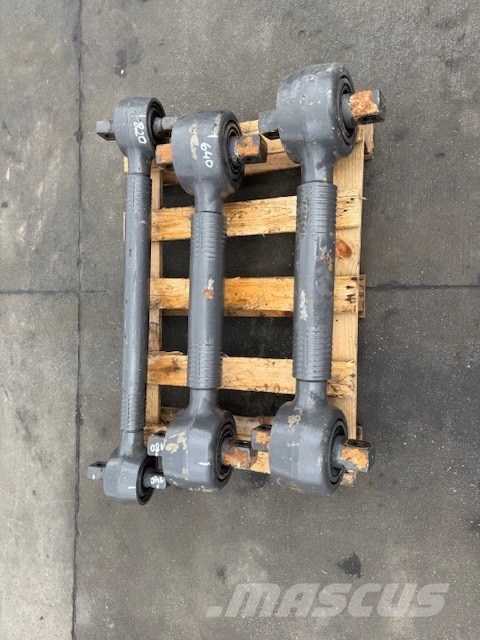 CASE 330 B USED PARTS الشاسيه والتعليق