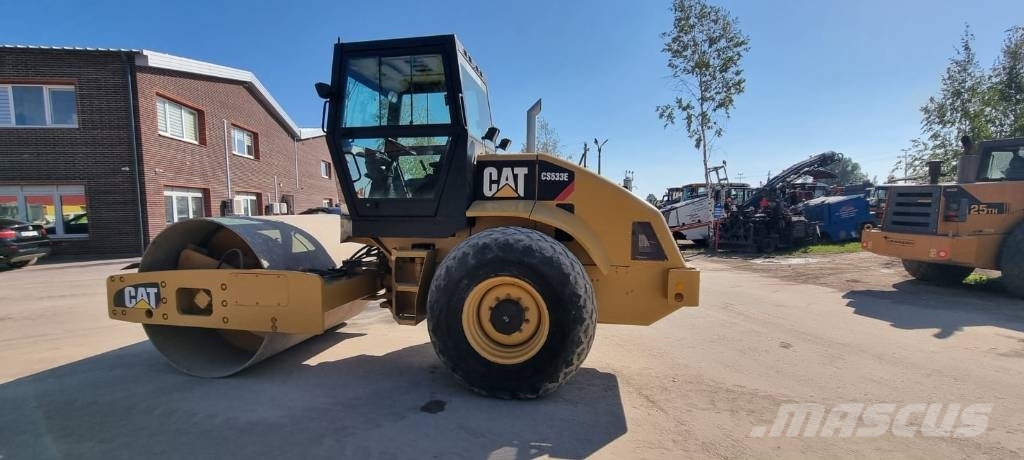 CAT CS 533 Ühe trumliga rullid