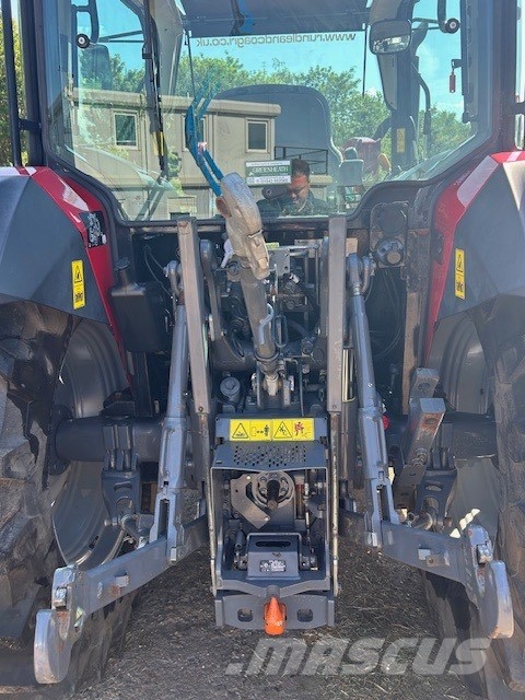 Massey Ferguson 4710 M Traktoren