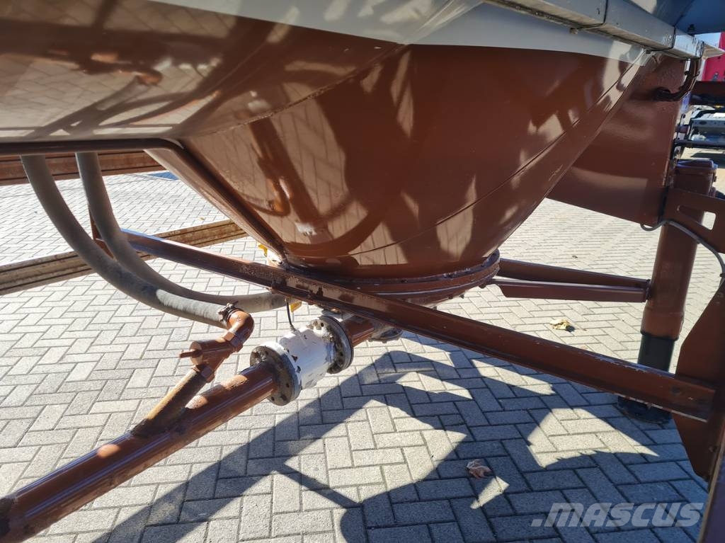 Spitzer 37 m3 Polprikolice cisterne