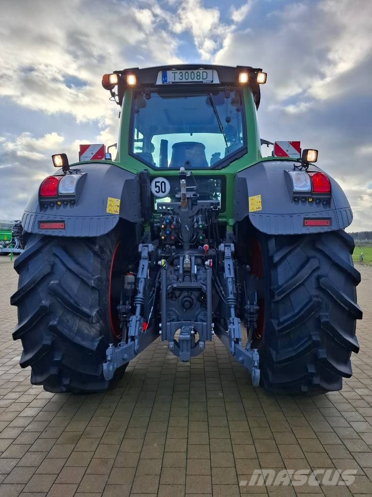 Fendt 826 Vario Tractors