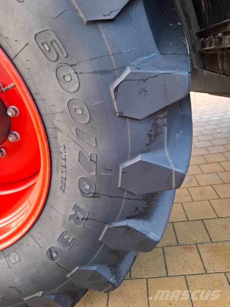 Fendt 826 Vario Tractors
