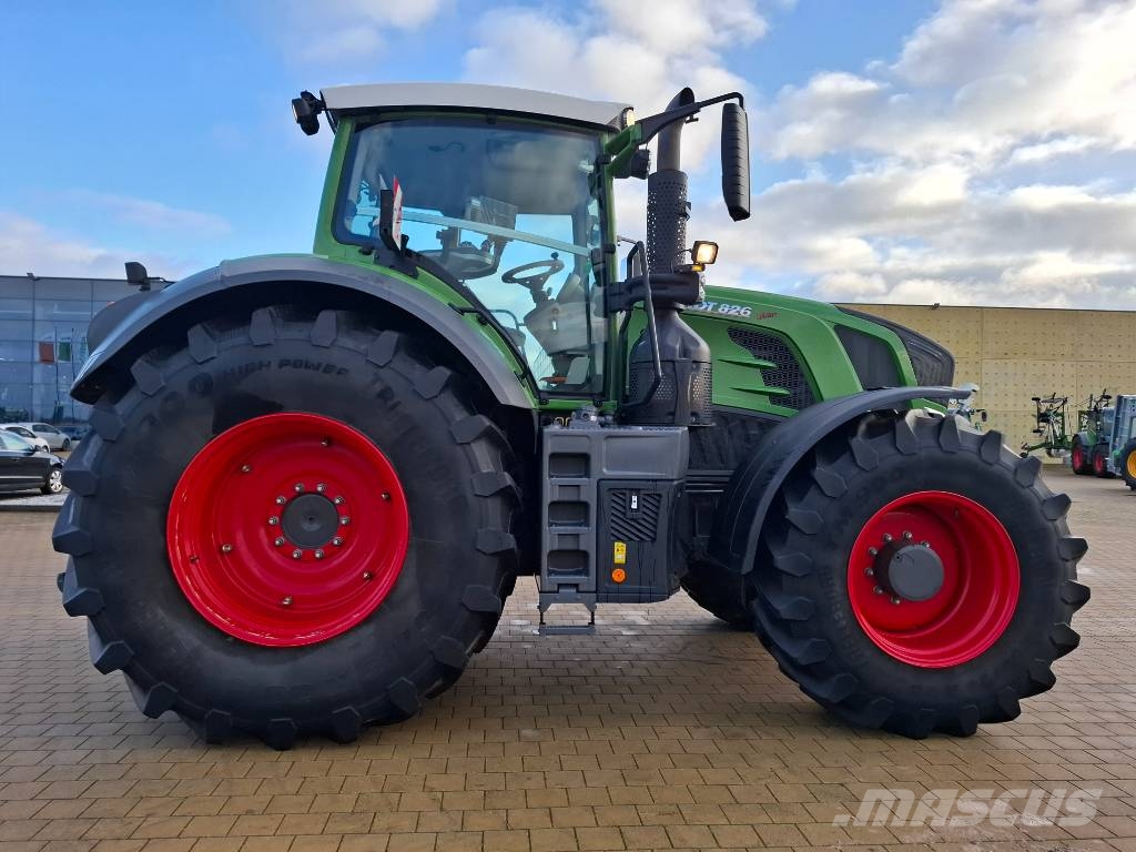 Fendt 826 Vario Tractors