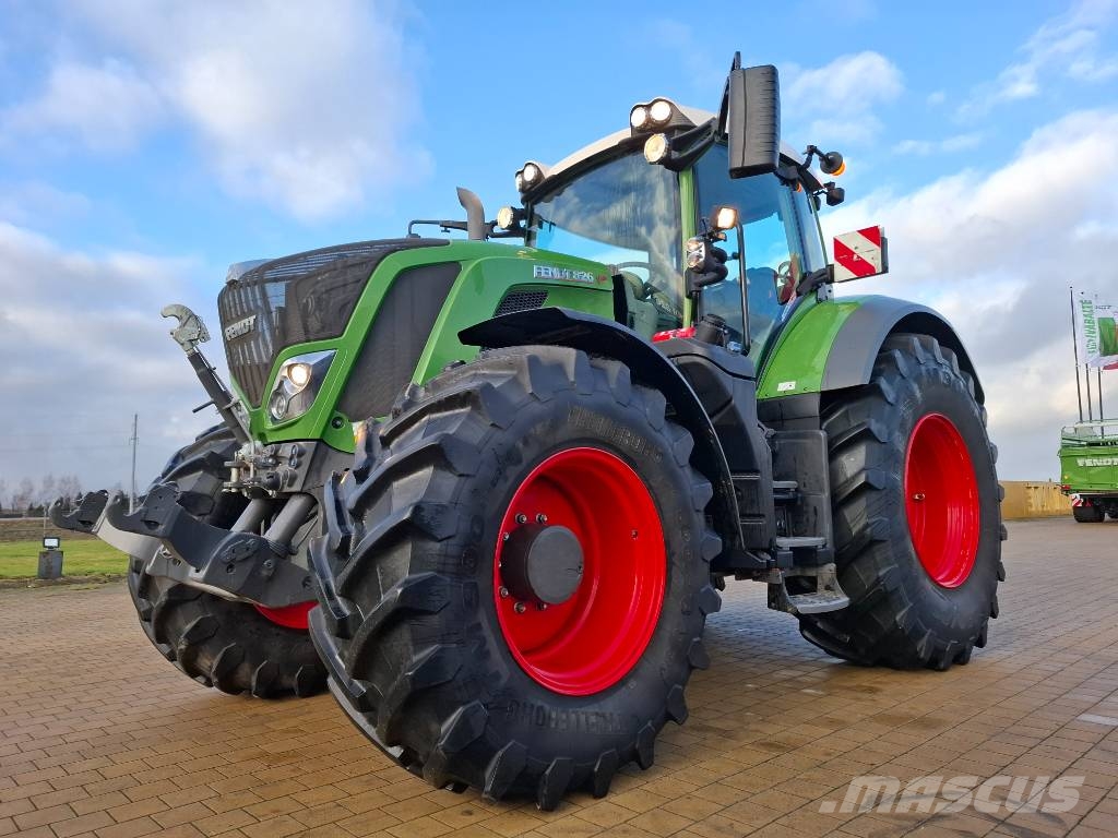 Fendt 826 Vario Tractors