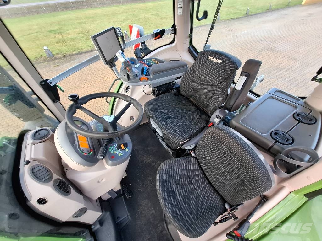 Fendt 826 Vario Tractors