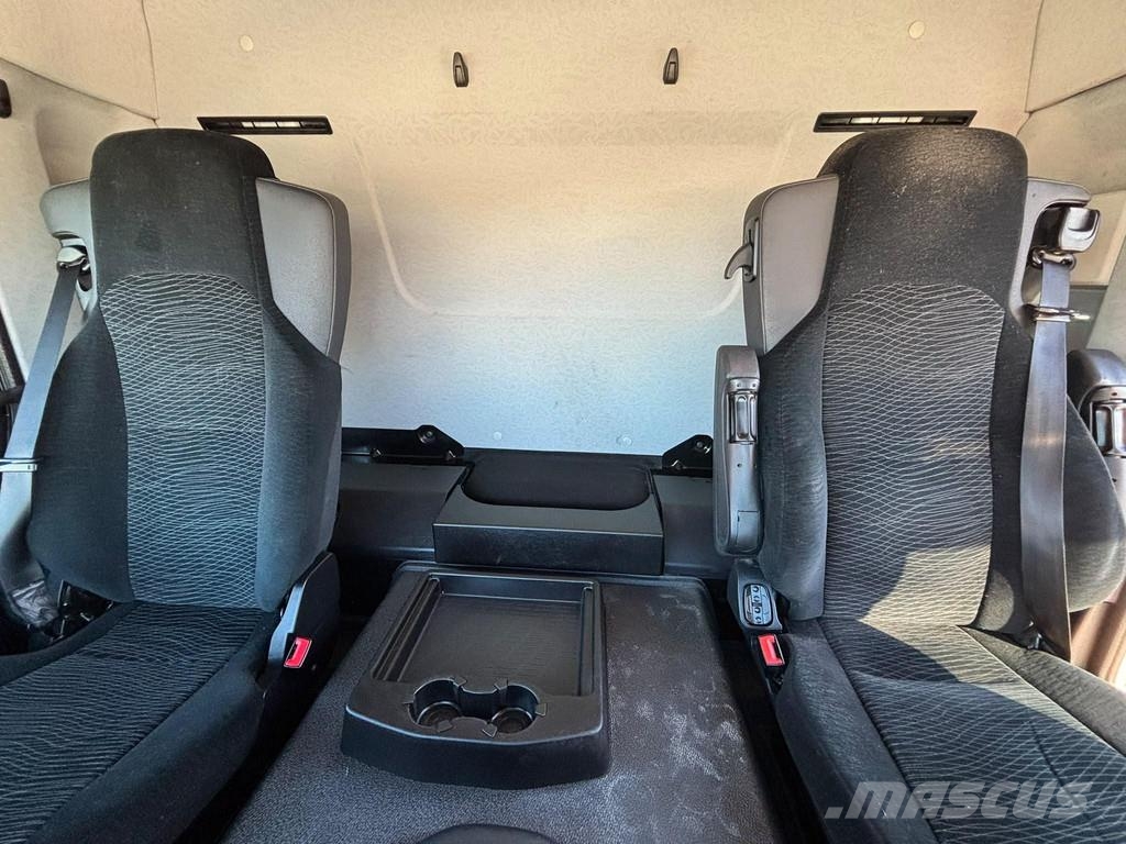 Mercedes-Benz Actros 2846 6x2*4 BOX L=8533 mm 貨箱式卡車