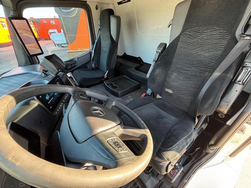 Mercedes-Benz Actros 2846 6x2*4 BOX L=8533 mm 貨箱式卡車