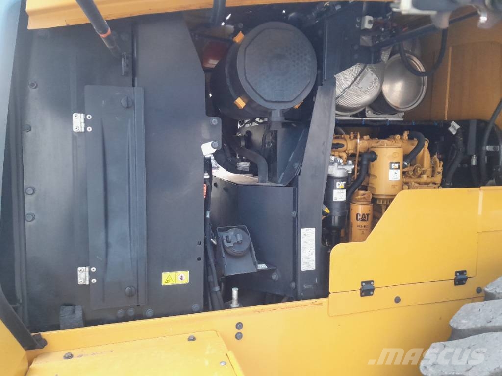 CAT 930 M Pale gommate
