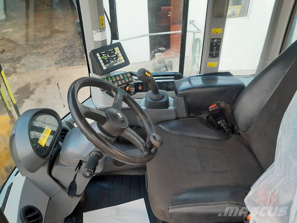 CAT 930 M Pale gommate