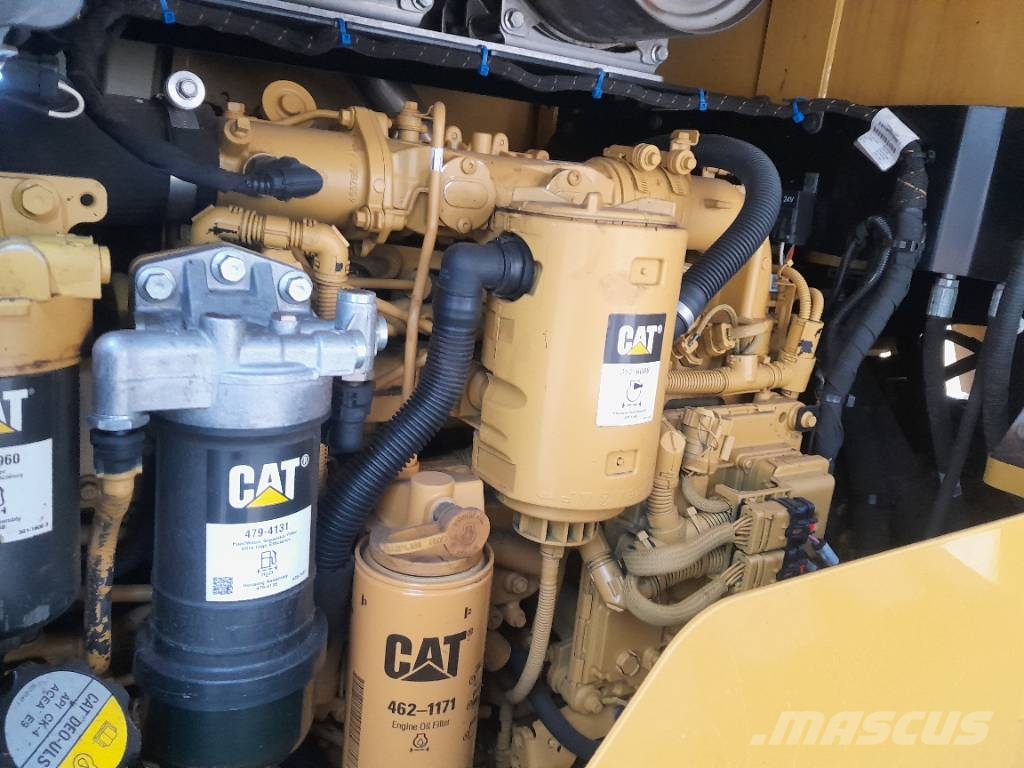 CAT 930 M Pale gommate