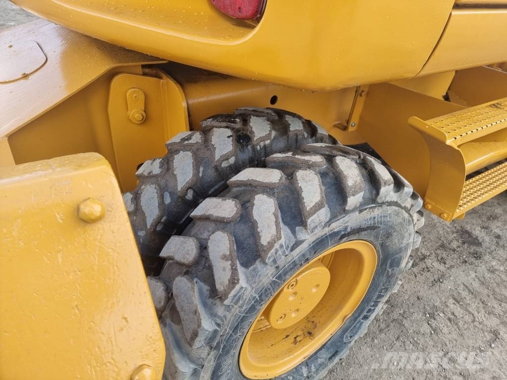 CASE WX 145 Bageri točkaši
