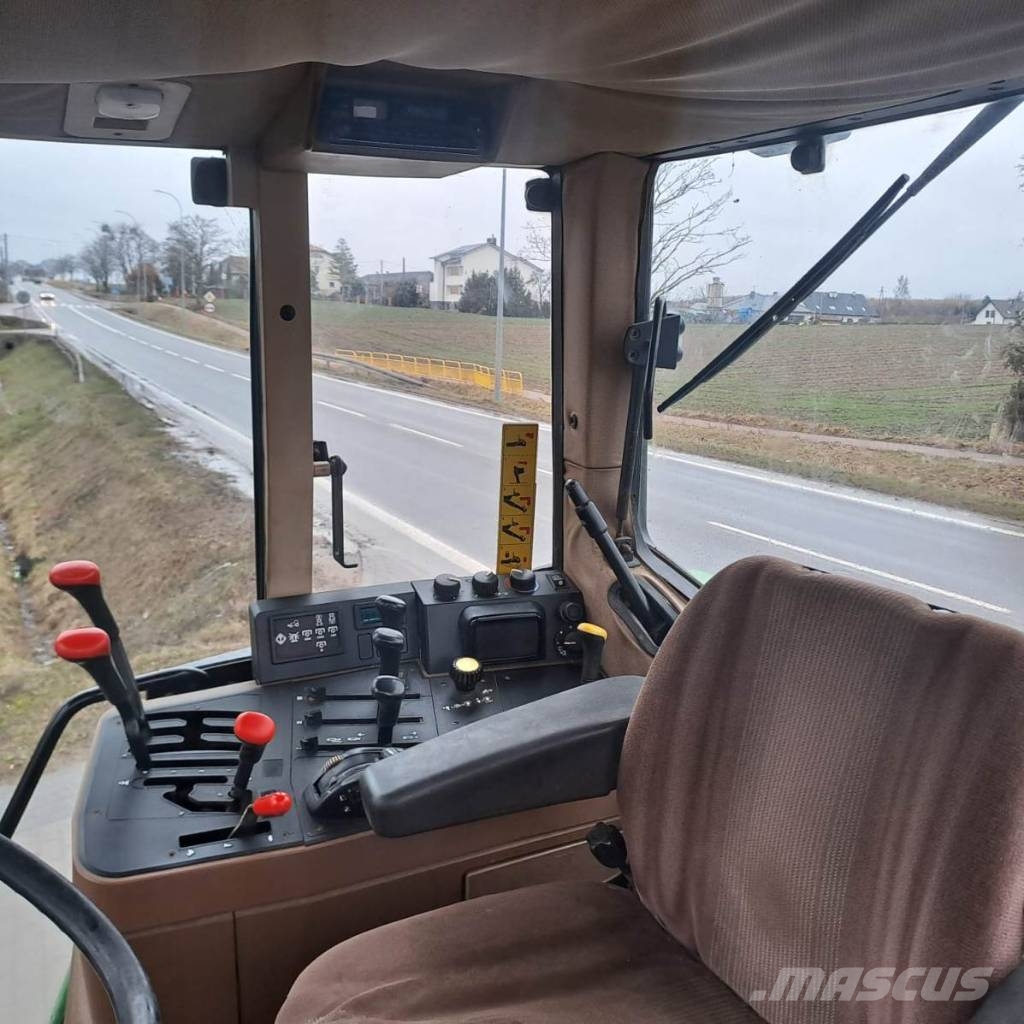 John Deere 6900 Traktori