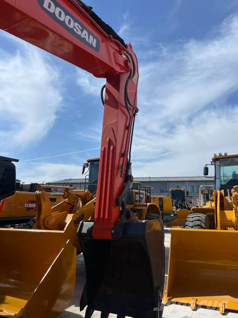 Doosan DX 225 LCA Excavadoras sobre orugas