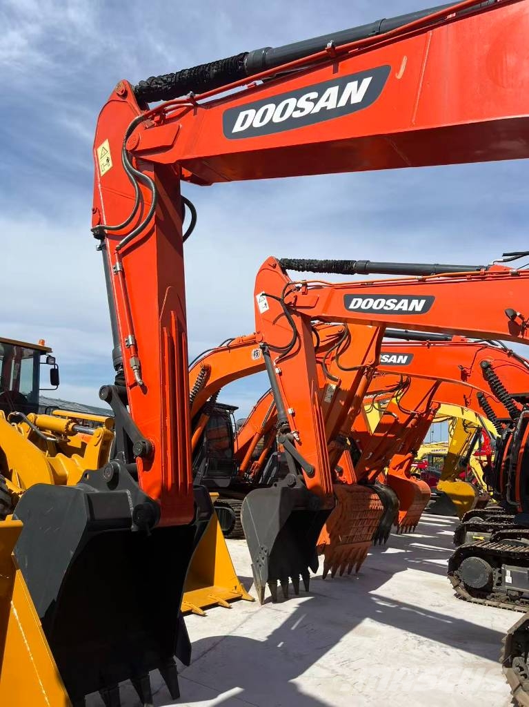 Doosan DX 225 LCA Excavadoras sobre orugas