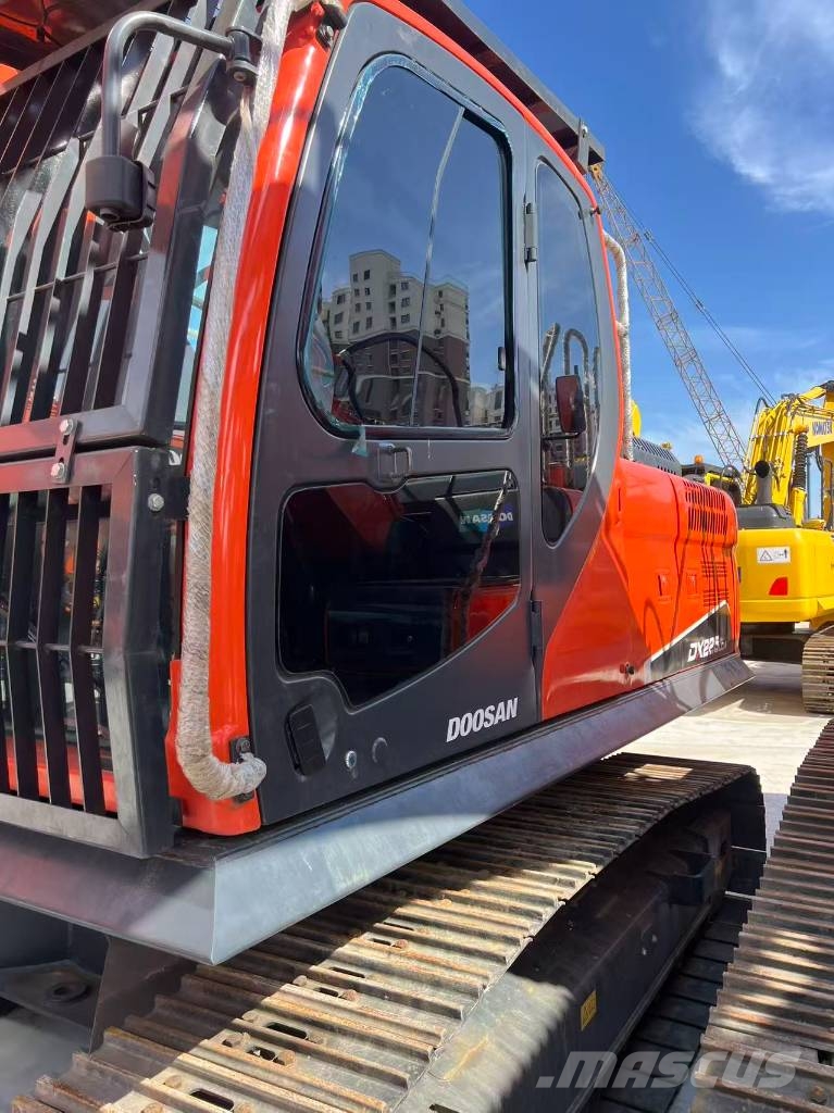 Doosan DX 225 LCA Excavadoras sobre orugas