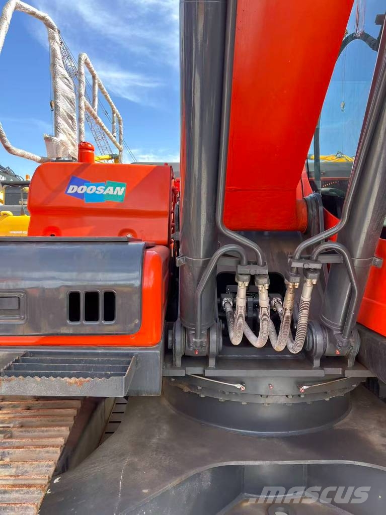 Doosan DX 225 LCA Excavadoras sobre orugas
