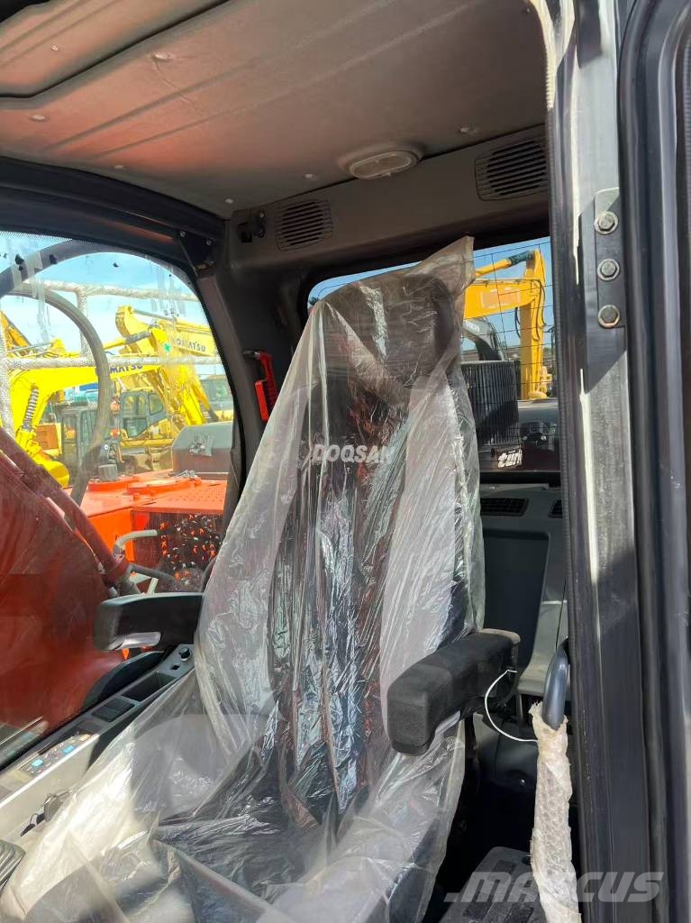 Doosan DX 225 LCA Excavadoras sobre orugas