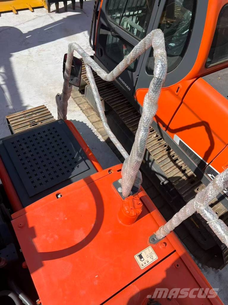 Doosan DX 225 LCA Excavadoras sobre orugas