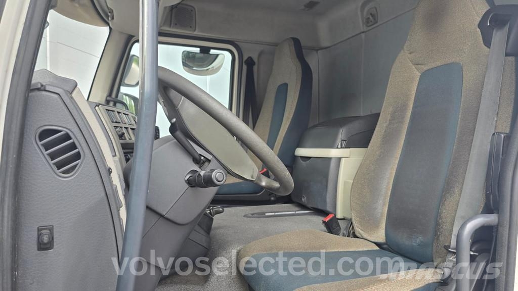 Volvo FL Camiones caja cerrada