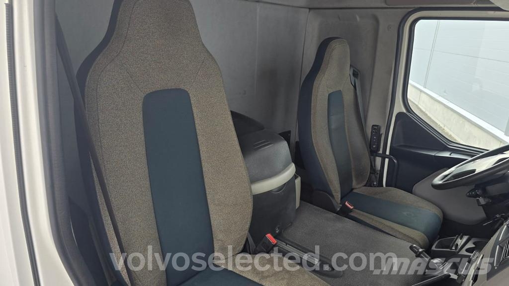 Volvo FL Camiones caja cerrada