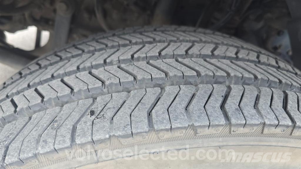 Volvo FL Camiones caja cerrada