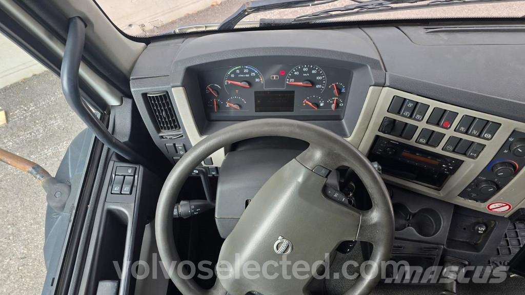 Volvo FL Camiones caja cerrada