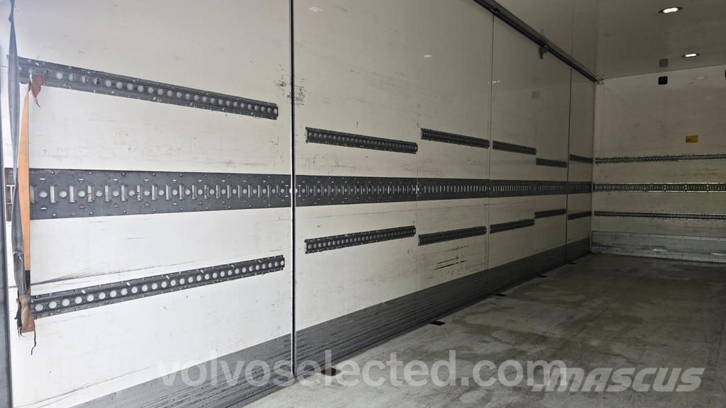 Volvo FL Camiones caja cerrada