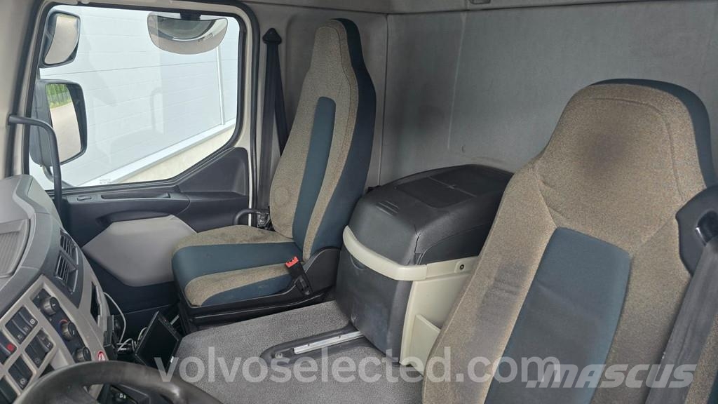 Volvo FL Camiones caja cerrada