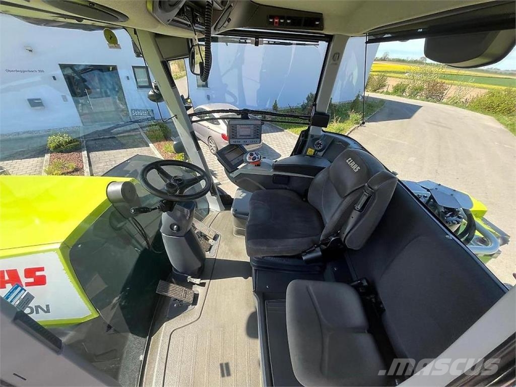 CLAAS Xerion 5000 Trac VC Трактори
