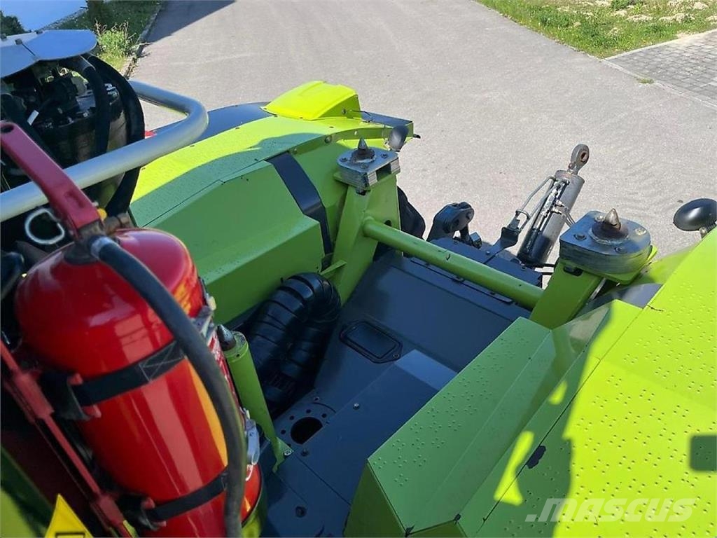 CLAAS Xerion 5000 Trac VC Трактори