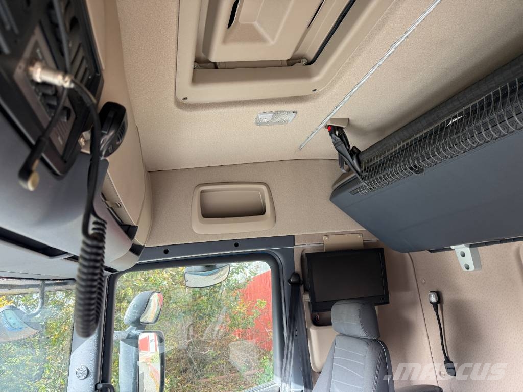 Scania R560 8x2/4 Kroghejs