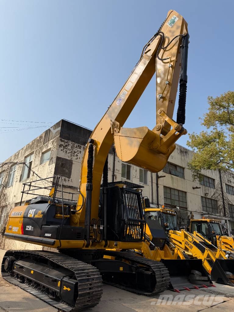 CAT 325D2L 3000 units excavators in stock Bagri goseničarji