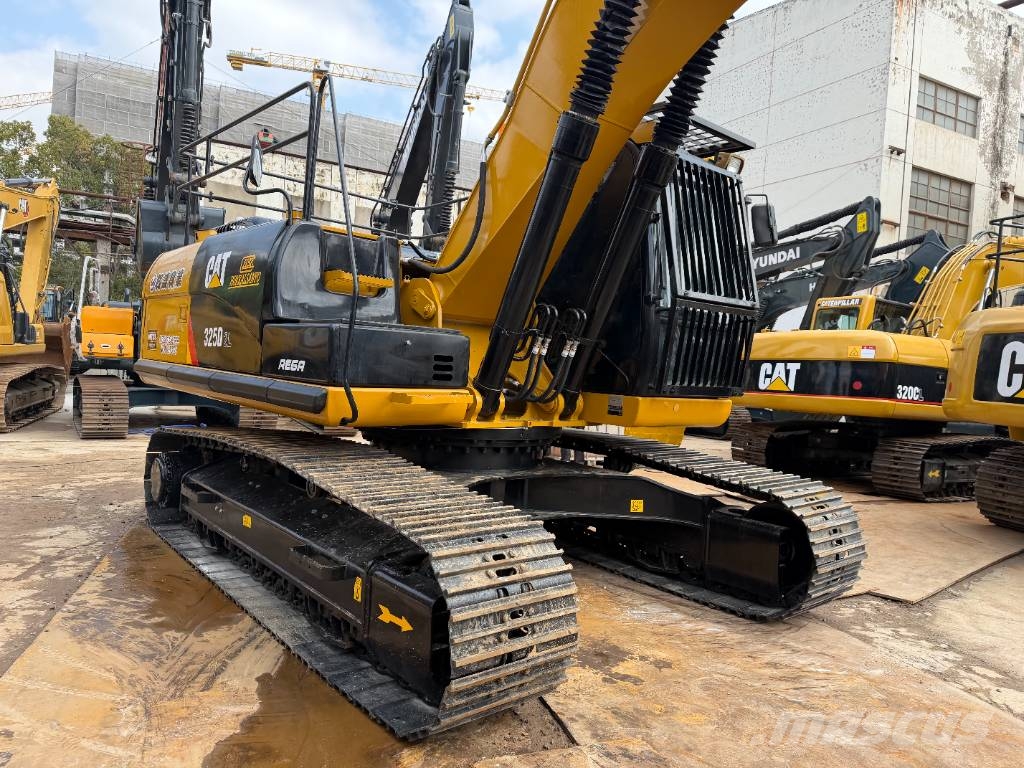 CAT 325D2L 3000 units excavators in stock Bagri goseničarji