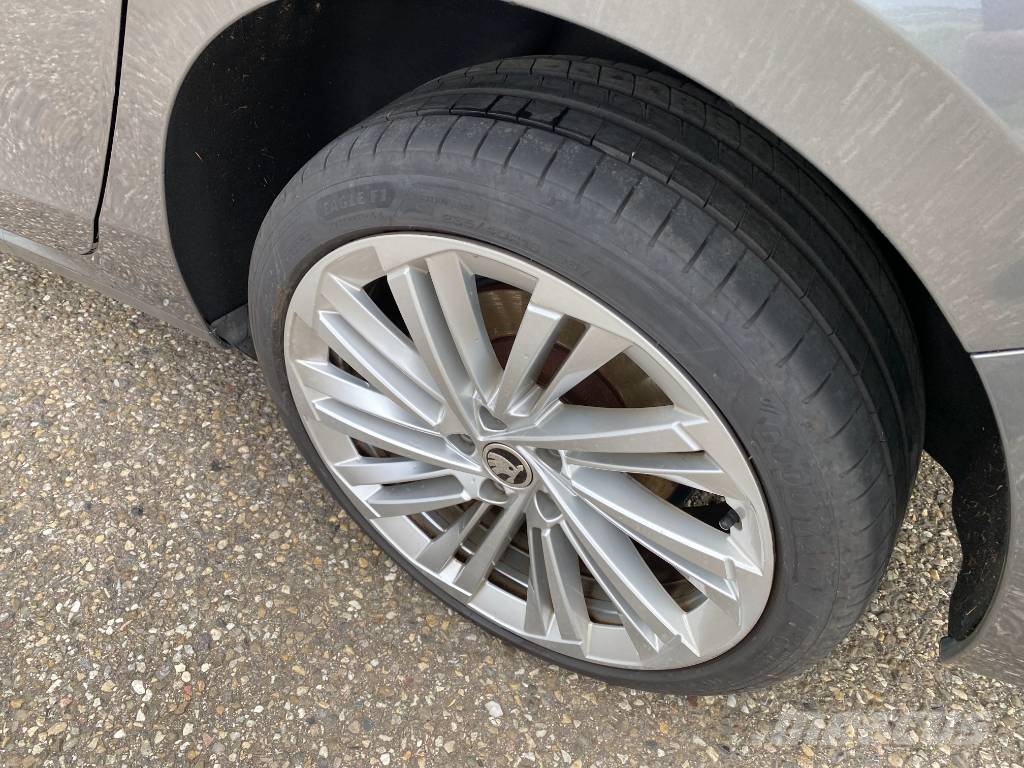 Skoda SUPERB Combi 2.0TDI 150 Dsg7 Laurin&Klement Carros Ligeiros