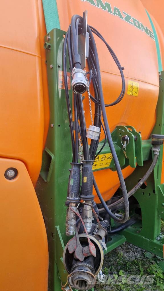Amazone UF1201 med fronttank FT1001 Mounted sprayers