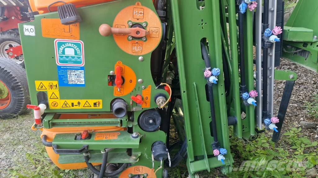 Amazone UF1201 med fronttank FT1001 Mounted sprayers