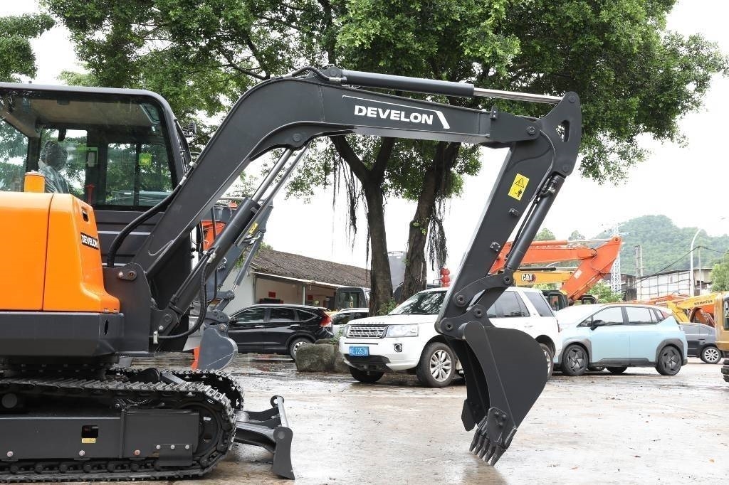 Develon DX 60 D Wielgraafmachines