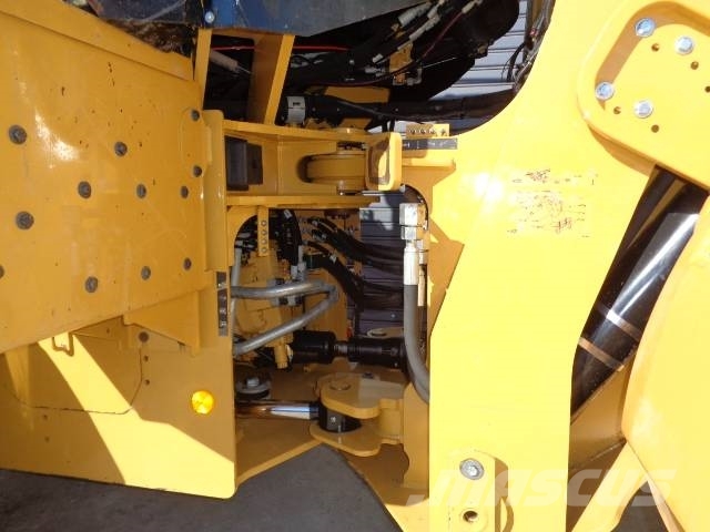 CAT 938M Колесни товарачи